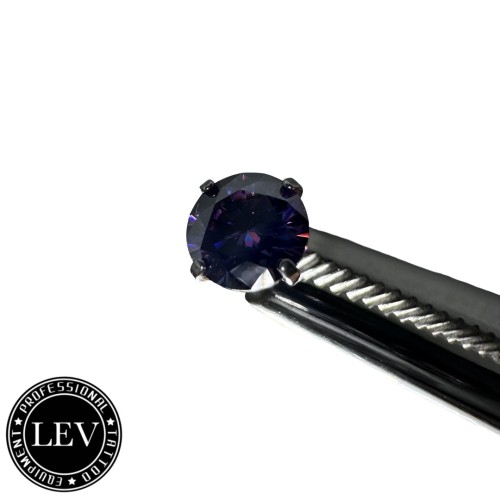 1.2 Titanium Internal Threaded Labret Met Moissanite Steen