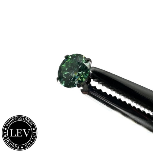 1.2 Titanium Internal Threaded Labret Met Moissanite Steen