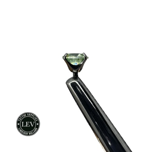 1.2 Titanium Internal Threaded Labret Met Moissanite Steen